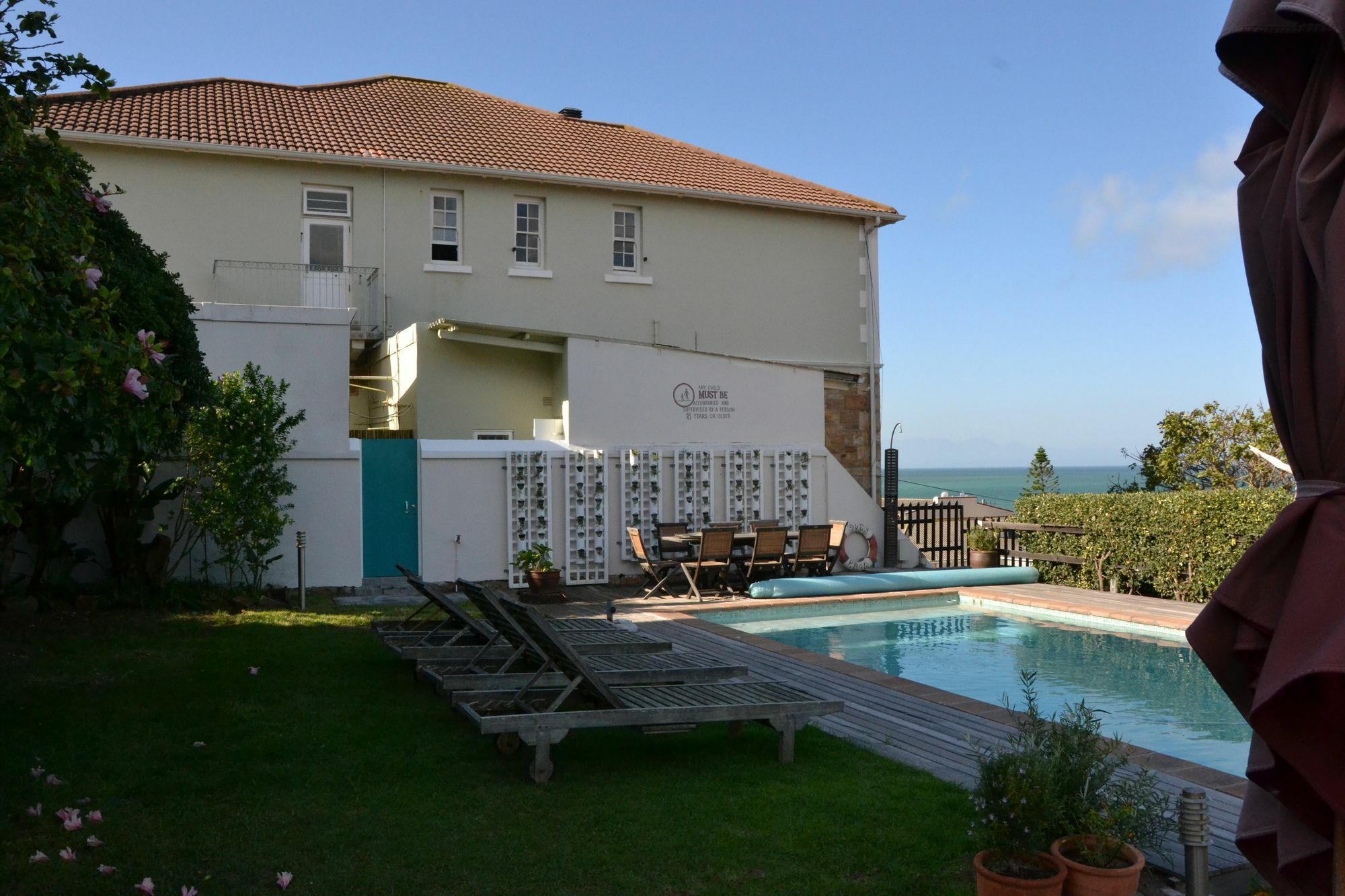 Guest house Chartfield